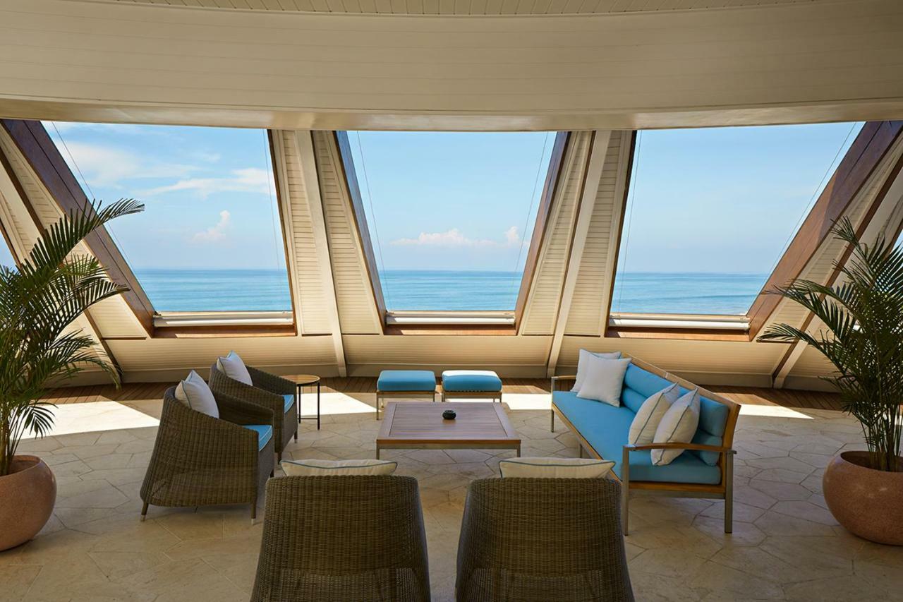 Double - Six, Luxury Hotel - Seminyak Εξωτερικό φωτογραφία The view from the living room of a villa at the resort