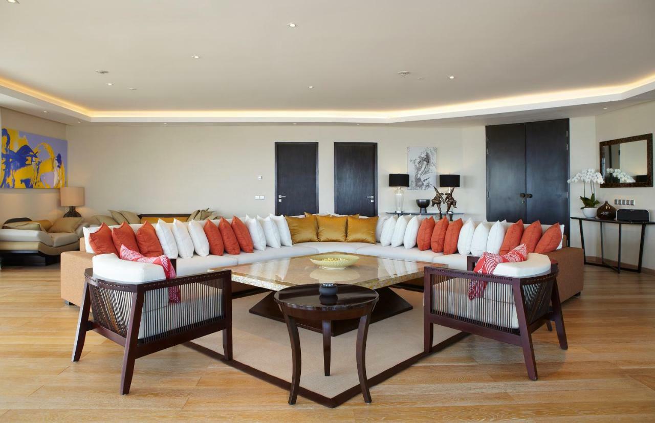 Double - Six, Luxury Hotel - Seminyak Εξωτερικό φωτογραφία The living room of a suite at the Four Seasons Hotel, Los Angeles